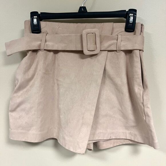 Zara Light Tan Shorts with Belt - Picture 1 of 6
